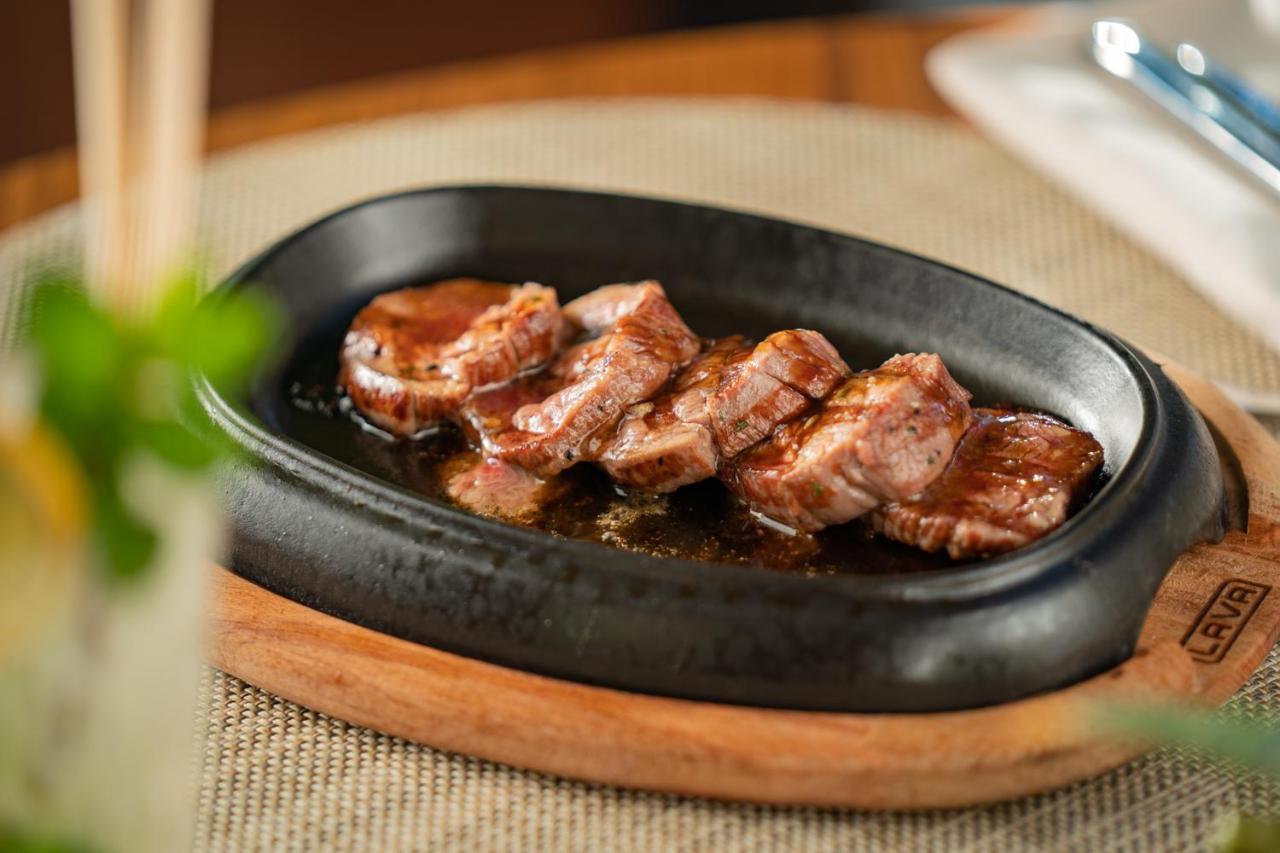 Hotel Jadali & Spa Marrakesh Luaran gambar A plate of grilled lamb