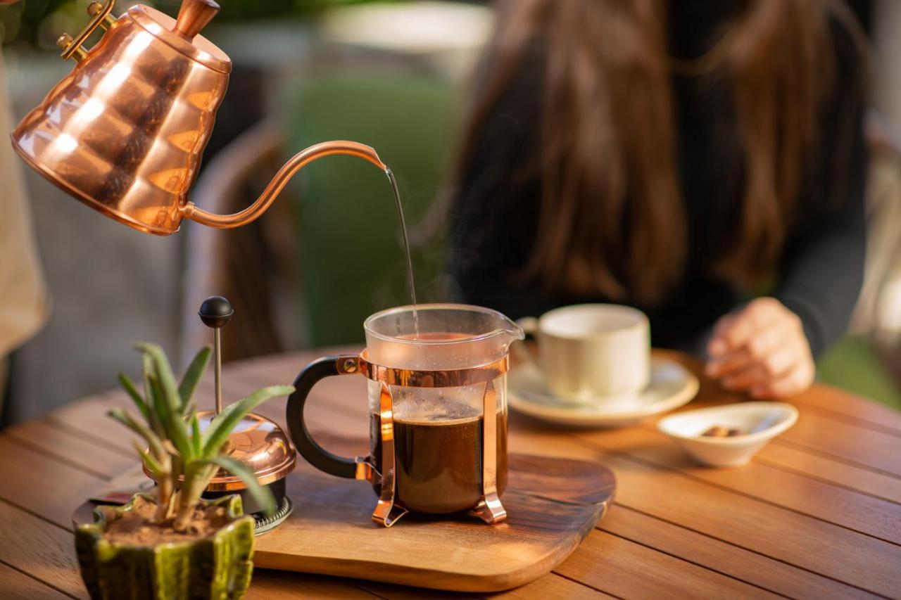Hotel Jadali & Spa Marrakesh Luaran gambar A copper kettle and a glass cup