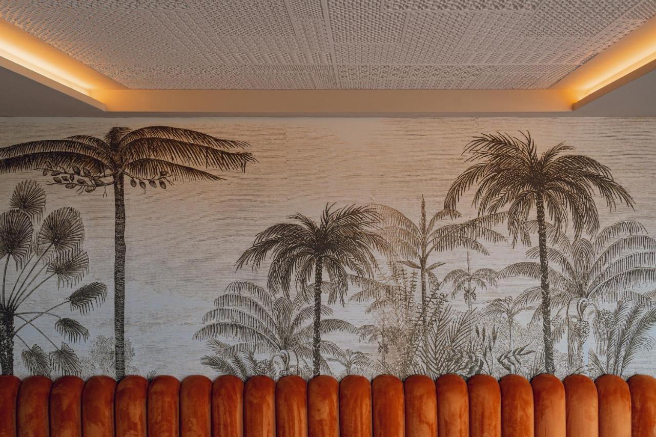 Hotel Jadali & Spa Marrakesh Luaran gambar Palm trees on the wall of the lobby
